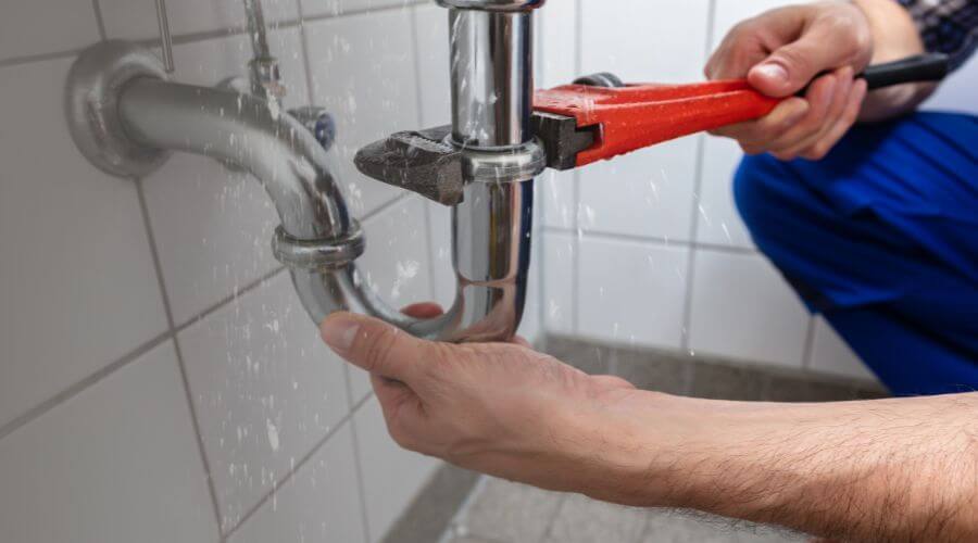 Expert burst pipe repair services in Roscoe, MO